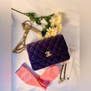 Chic Quilted Purple Shoulder Bag with Gold Chain